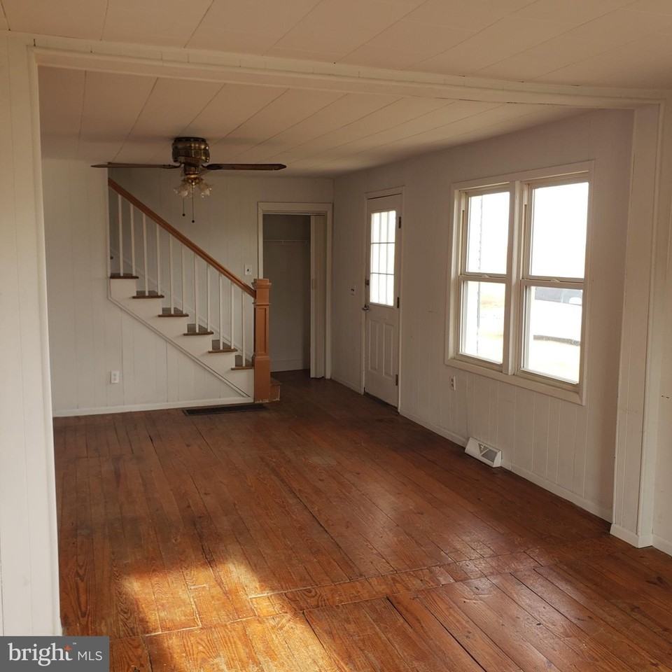 19 Laverne Dr - Photo 5 of 14