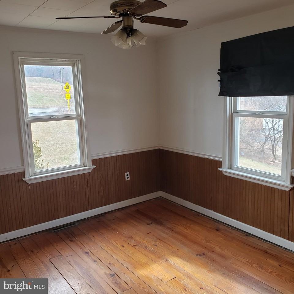 19 Laverne Dr - Photo 6 of 14