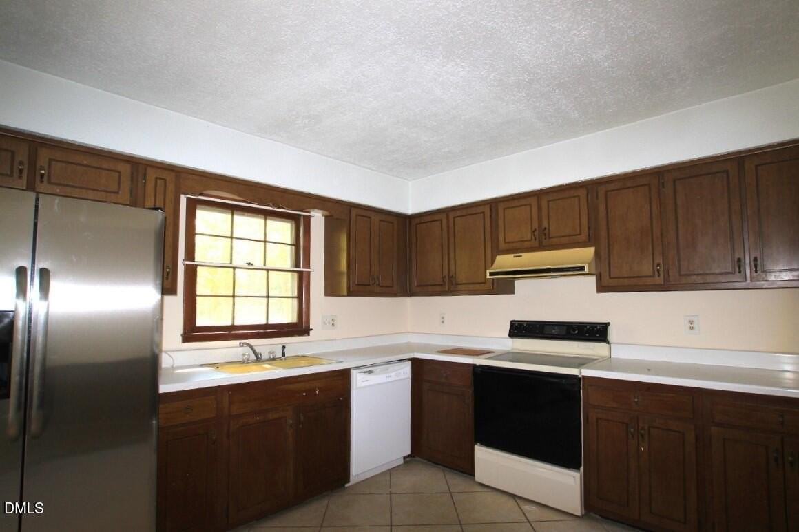 1212 Old Apex Rd - Photo 2 of 13