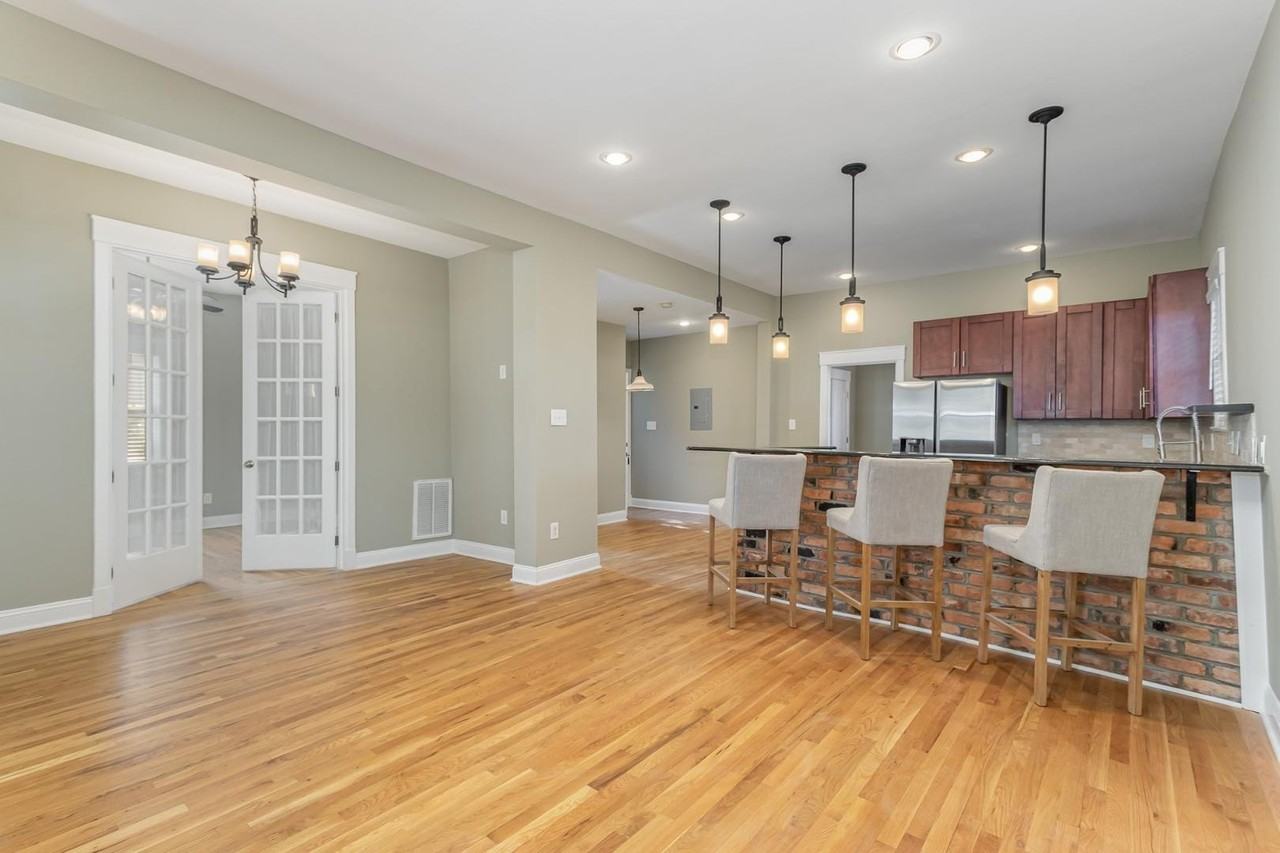 510 S Saunders St - Photo 6 of 23