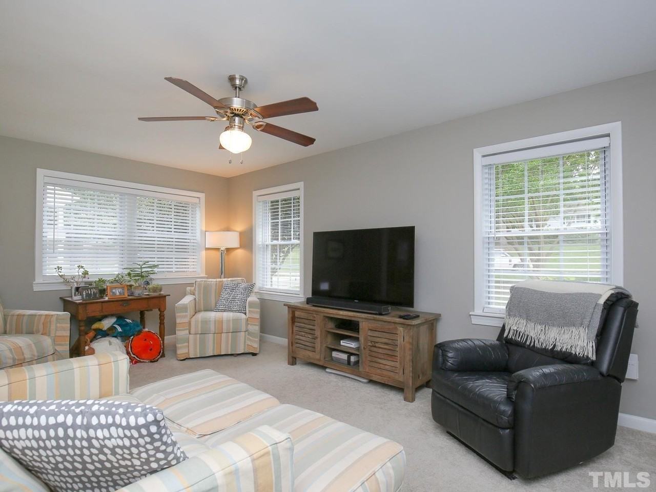 4902 Lakemont Dr - Photo 4 of 43