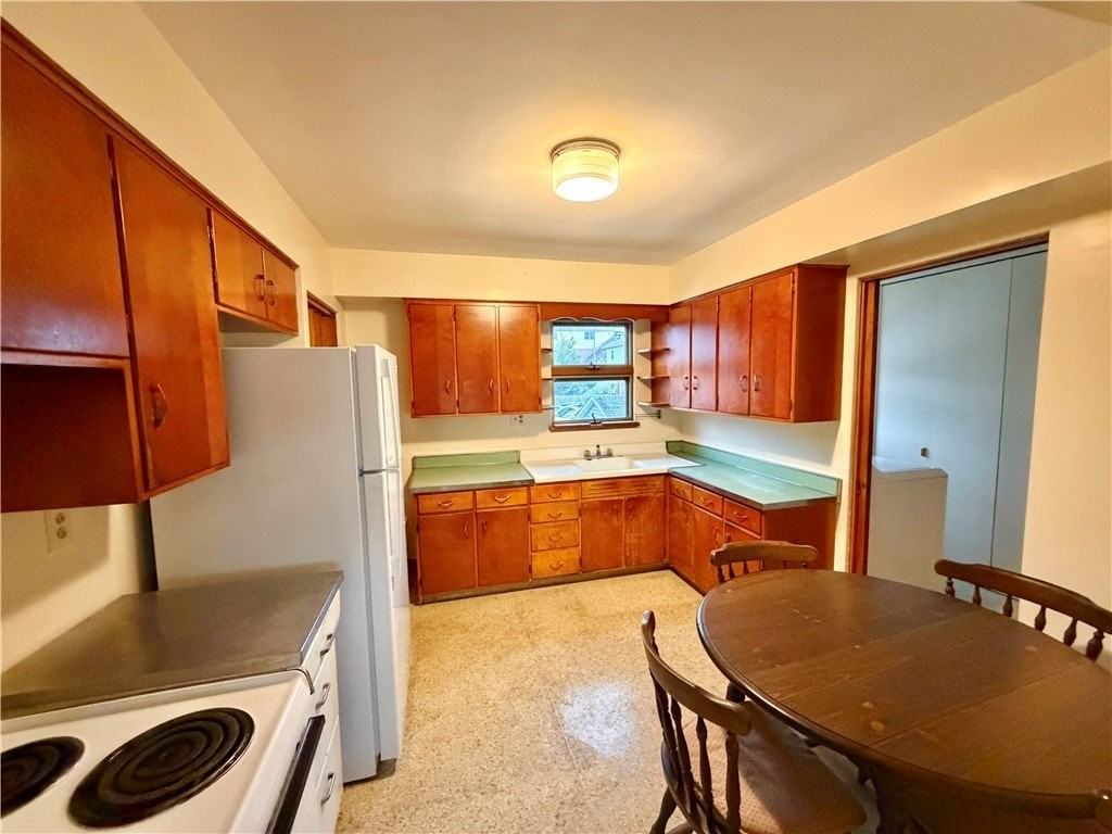 28 Union St - Photo 4 of 9