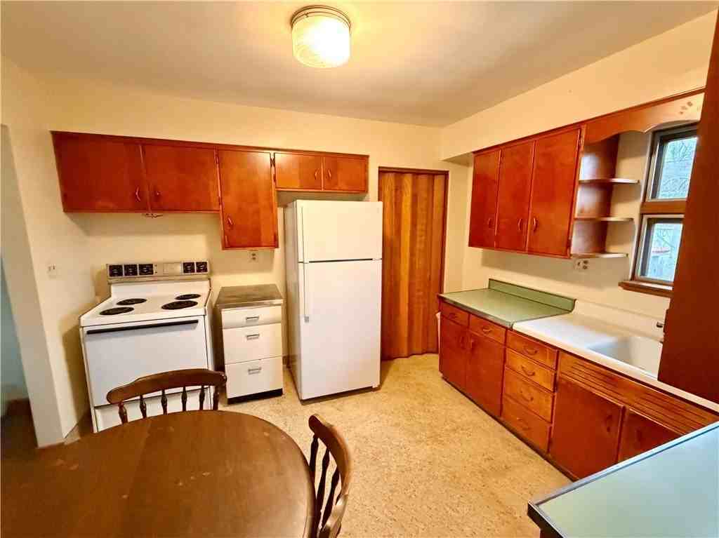 28 Union St - Photo 5 of 9