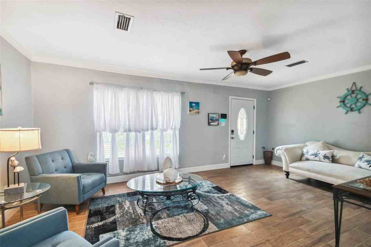 3915 N Ridge Ave - Photo 3 of 50