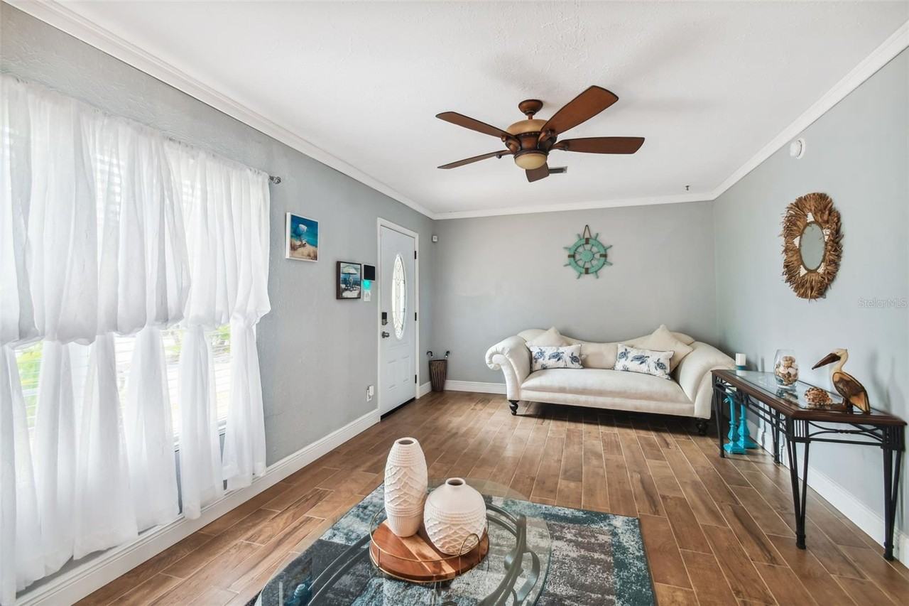 3915 N Ridge Ave - Photo 4 of 50