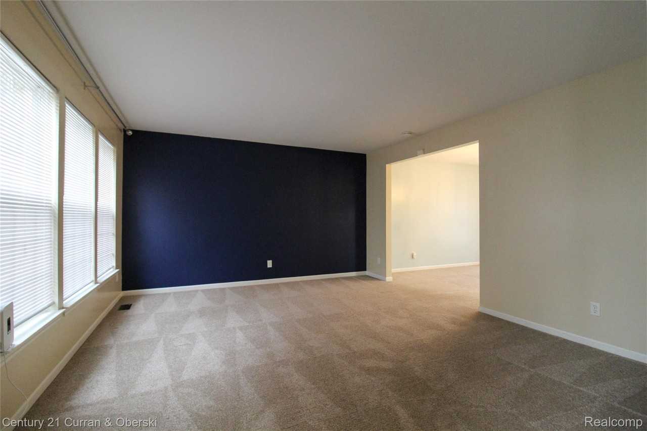 3571 Brooklyn Dr - Photo 3 of 33