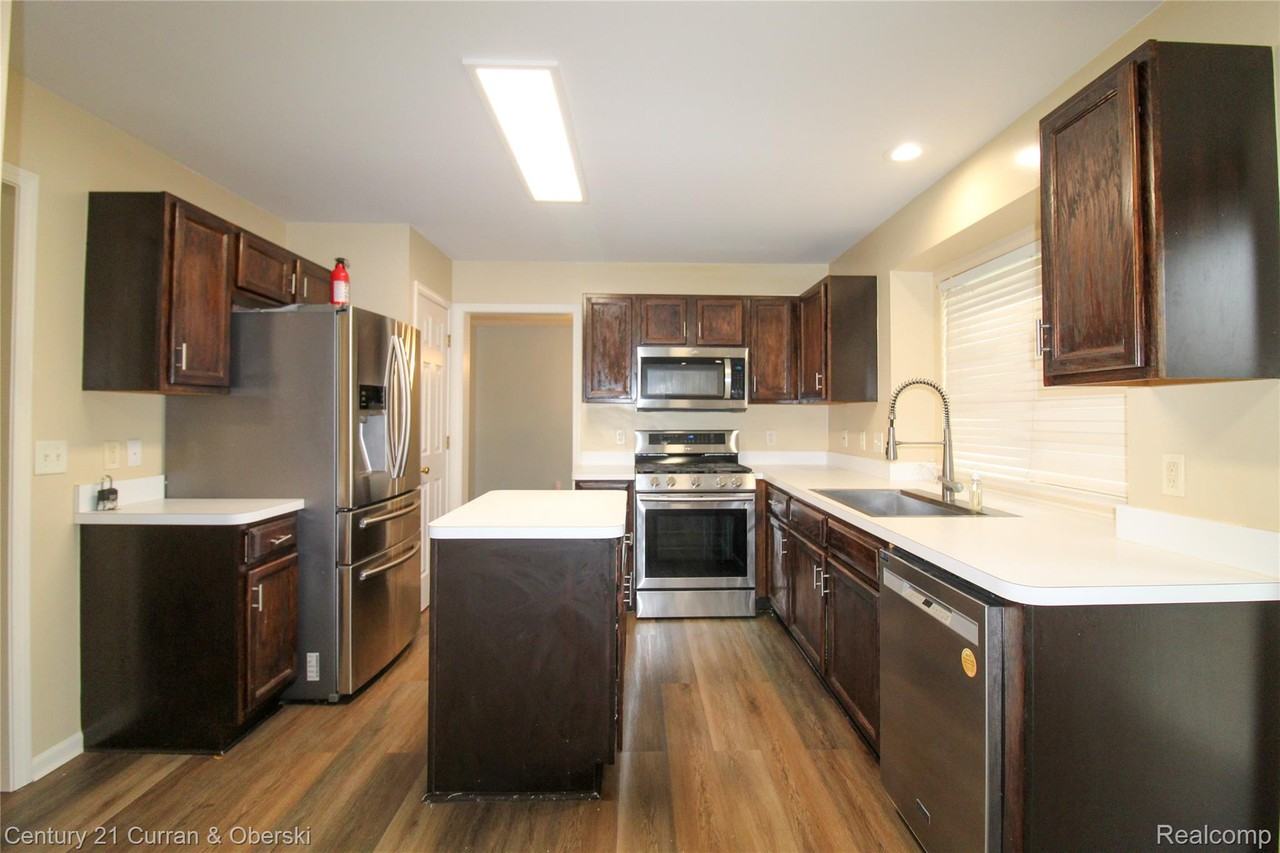 3571 Brooklyn Dr - Photo 5 of 33