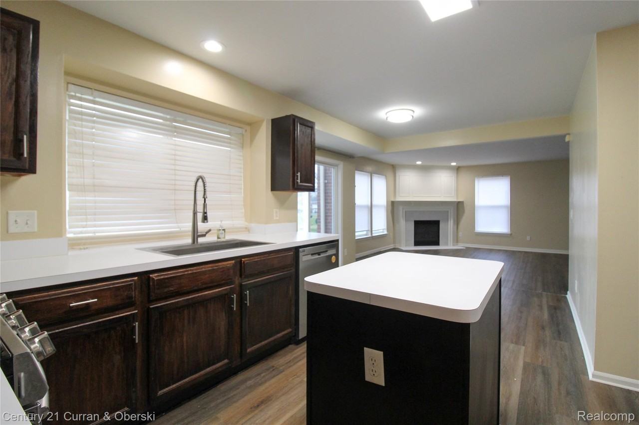 3571 Brooklyn Dr - Photo 6 of 33