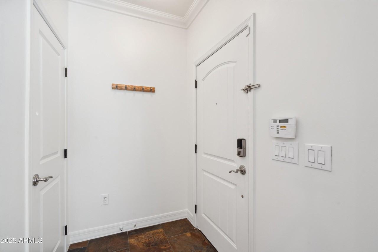 10757 N 74th St - Photo 3 of 40