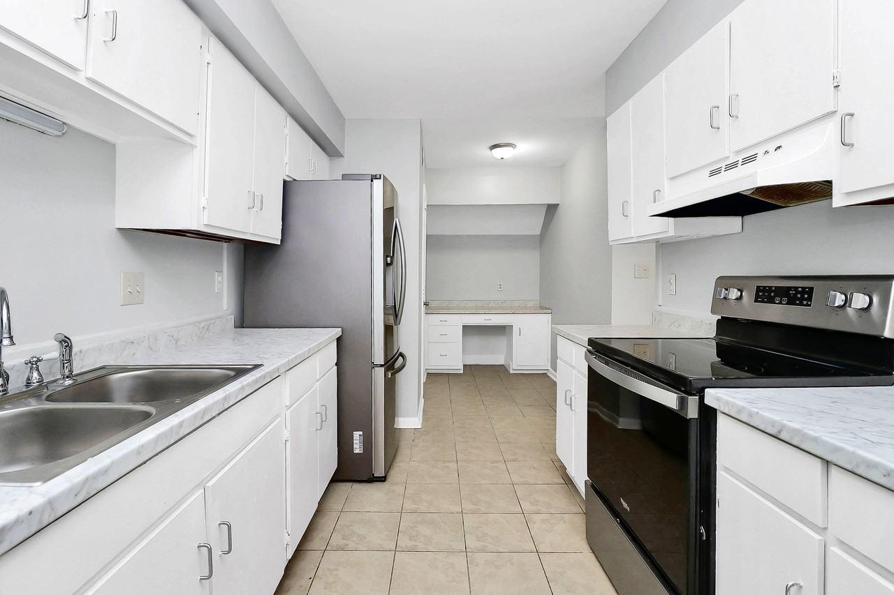 9121 Troon Ln #A - Photo 5 of 33