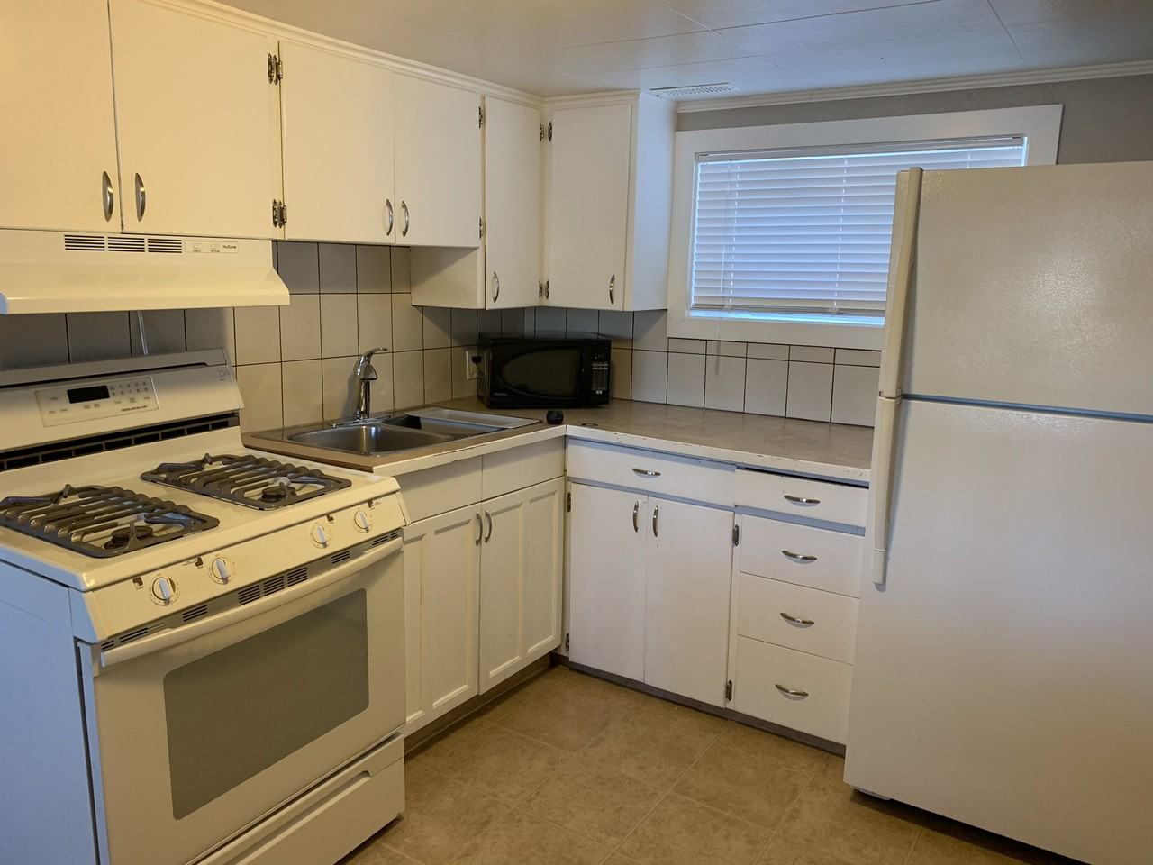 925 36 Street Northeast - Photo 7 of 14