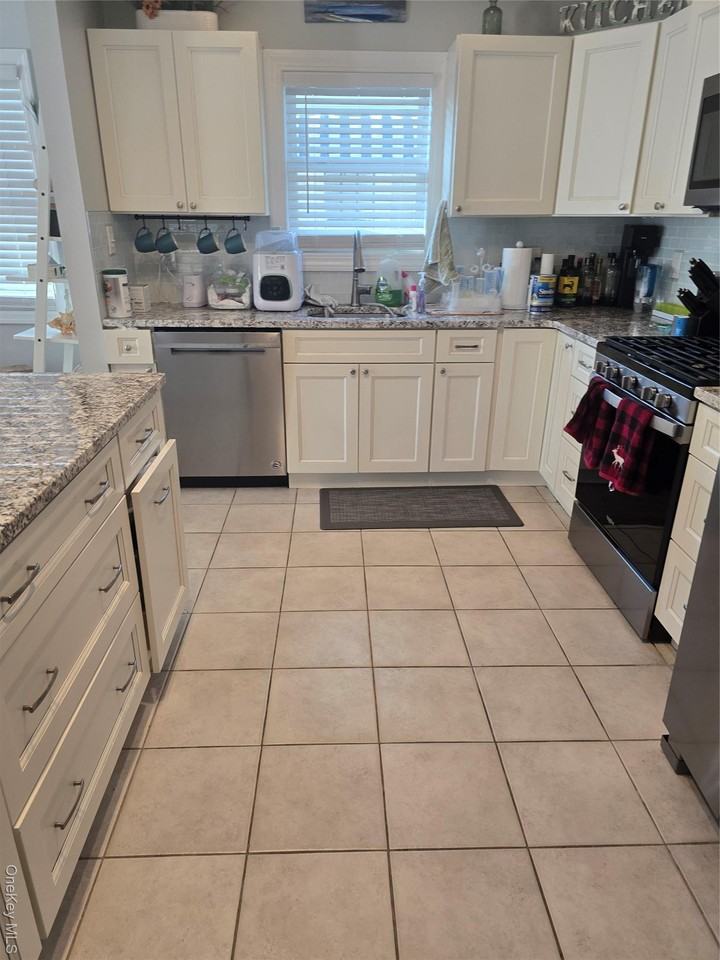 359 E Pine St - Photo 6 of 25