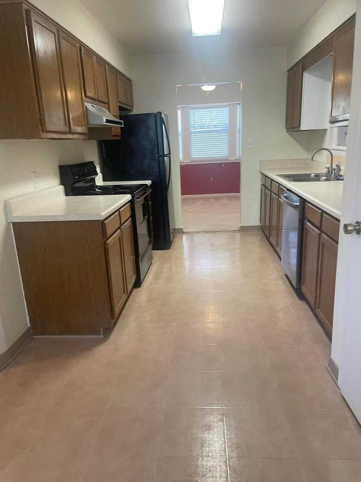 1105 Sean Ln - Photo 5 of 16