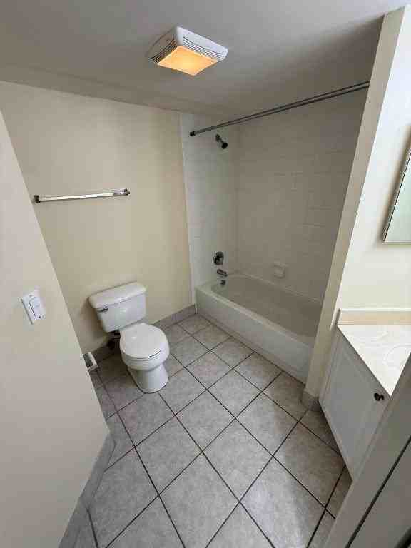 1100 Crestwood Ct S - Photo 6 of 47