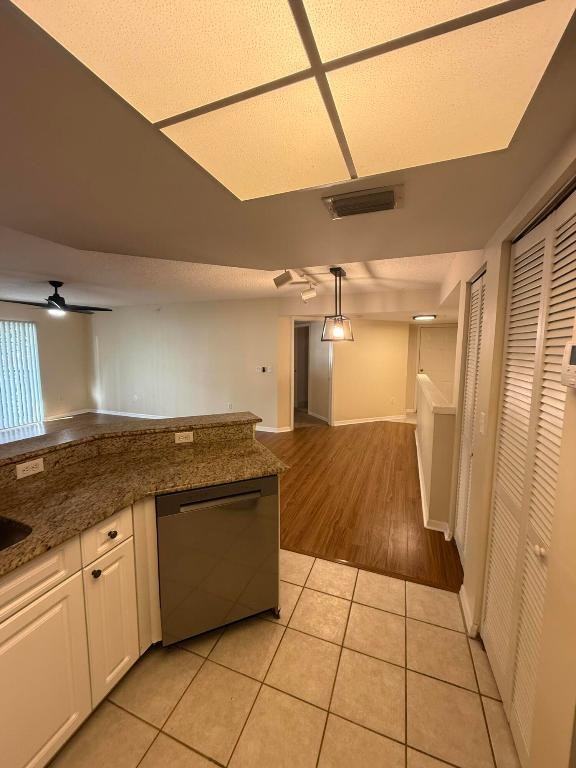 1100 Crestwood Ct S - Photo 7 of 47