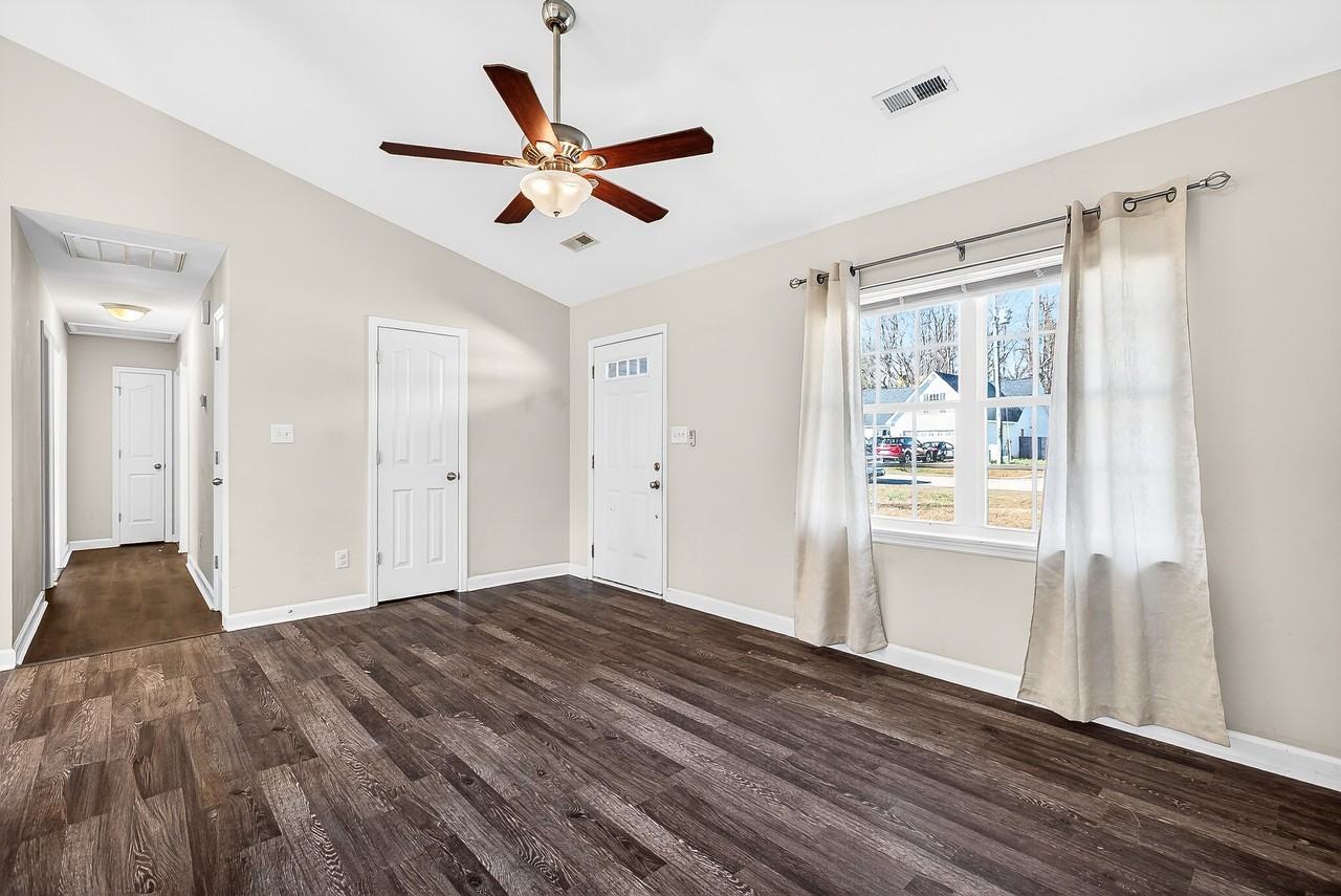 130 Woodbury Farm Dr #1 - Photo 3 of 20