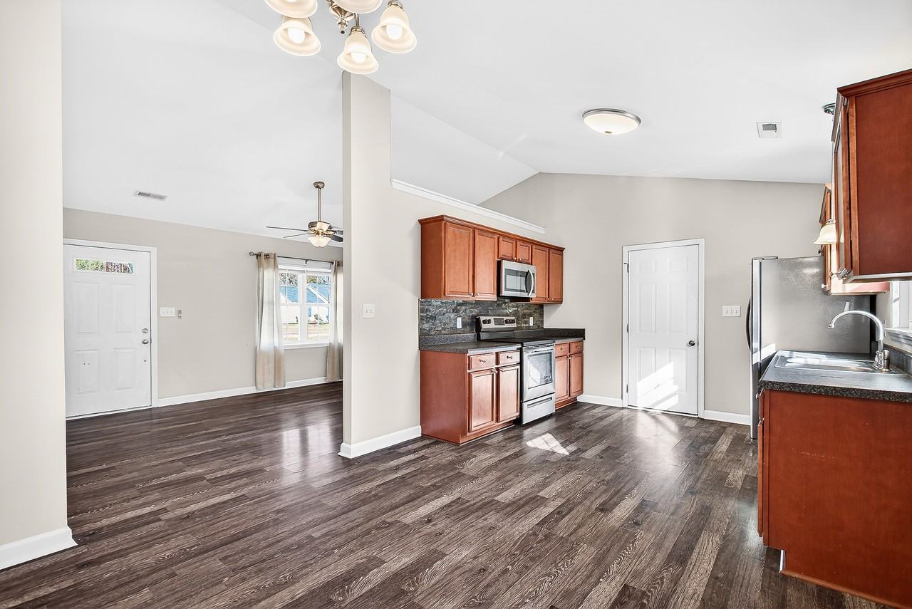 130 Woodbury Farm Dr #1 - Photo 4 of 20