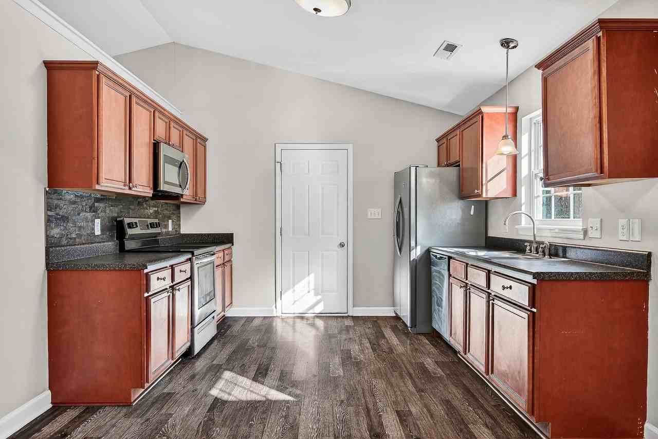 130 Woodbury Farm Dr #1 - Photo 5 of 20