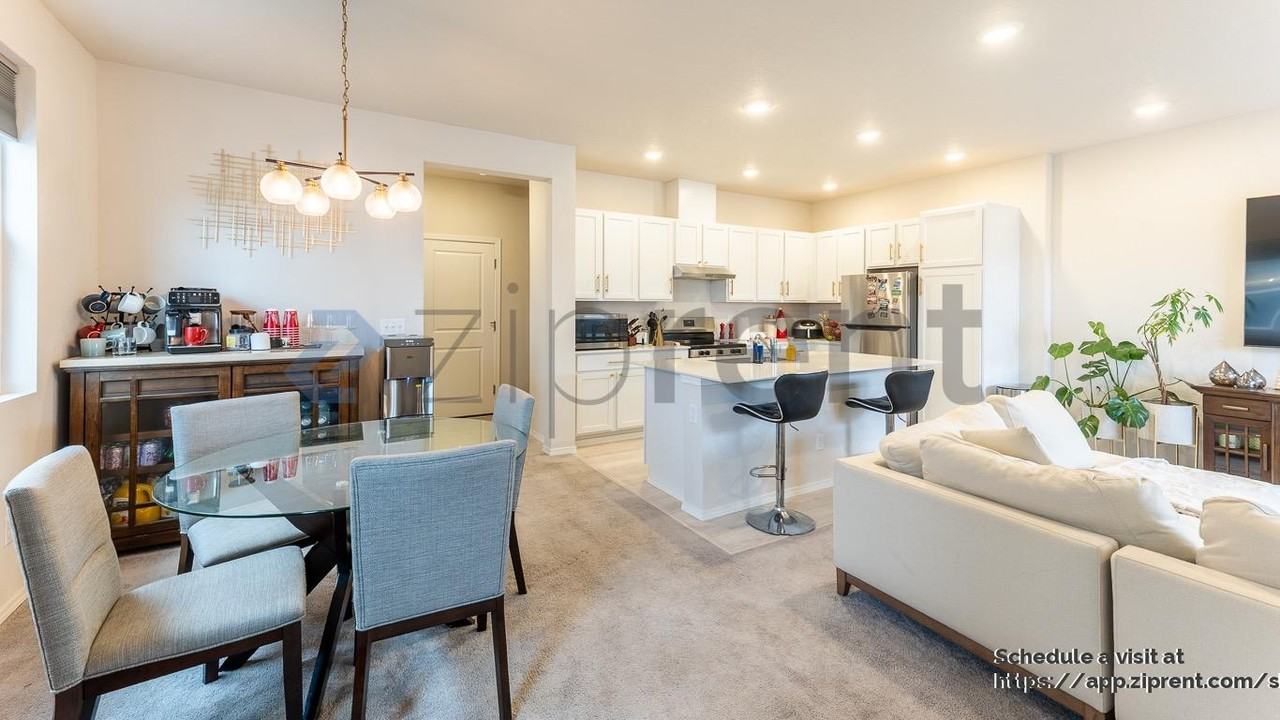 24460 E Harrier Ln - Photo 5 of 34