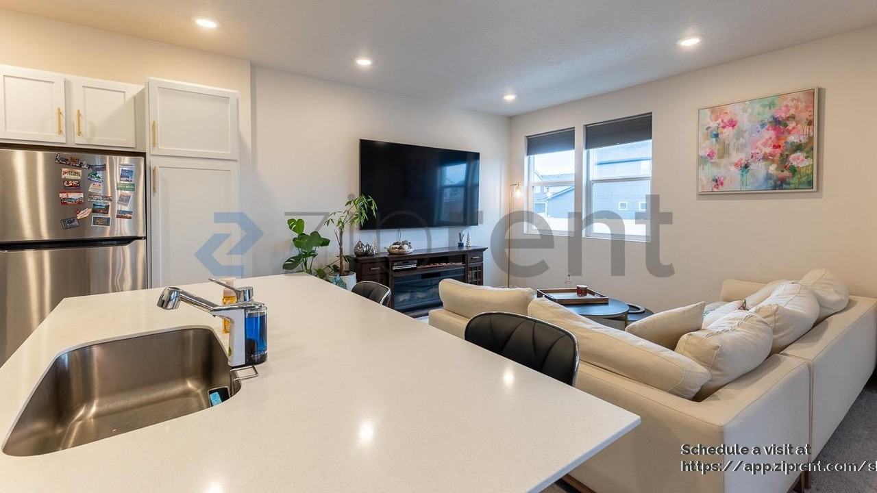 24460 E Harrier Ln - Photo 5 of 34