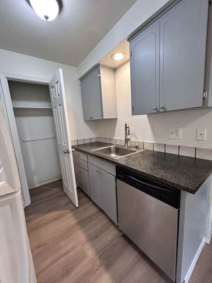 1222 Nw Couch St - Photo 7 of 18