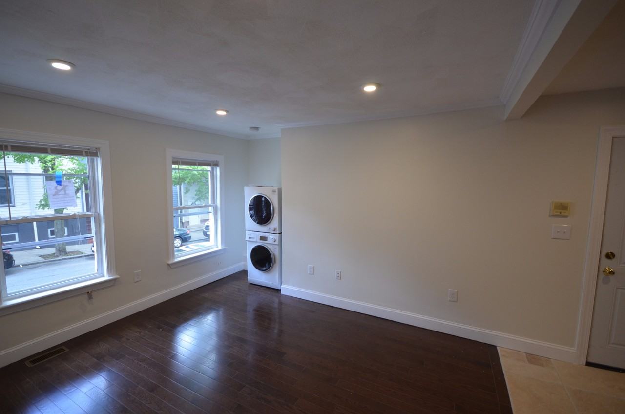 133 Brooks St #1 - Photo 3 of 7