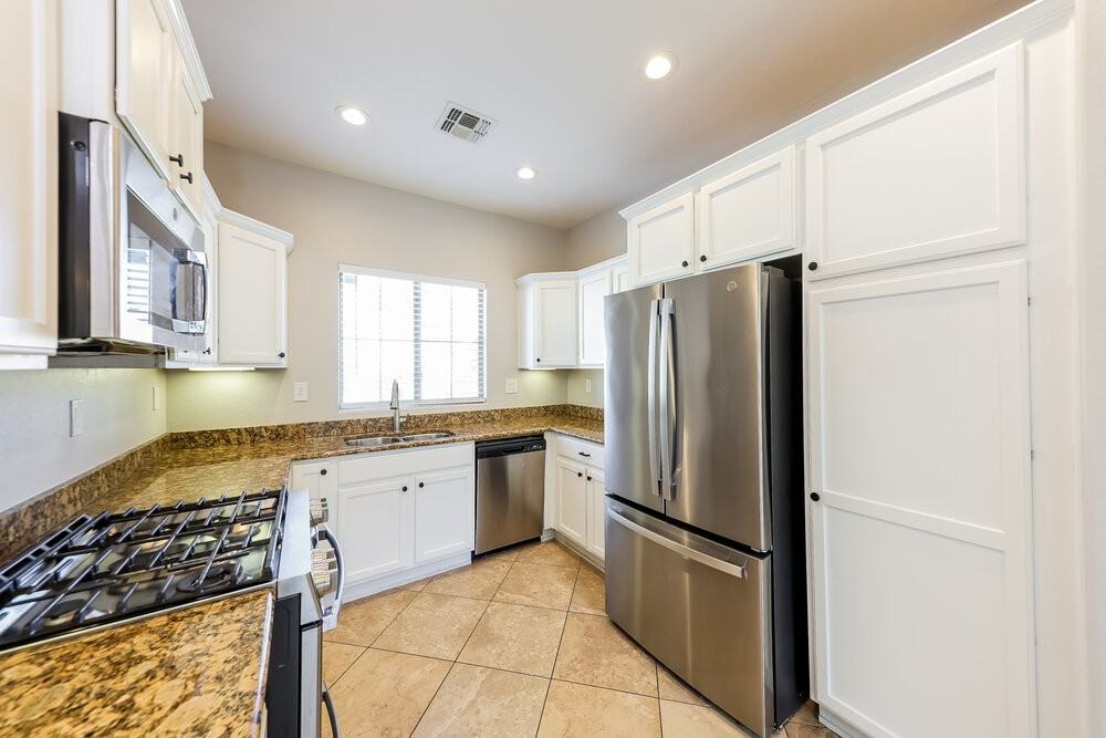 2141 W Barwick Dr - Photo 7 of 17