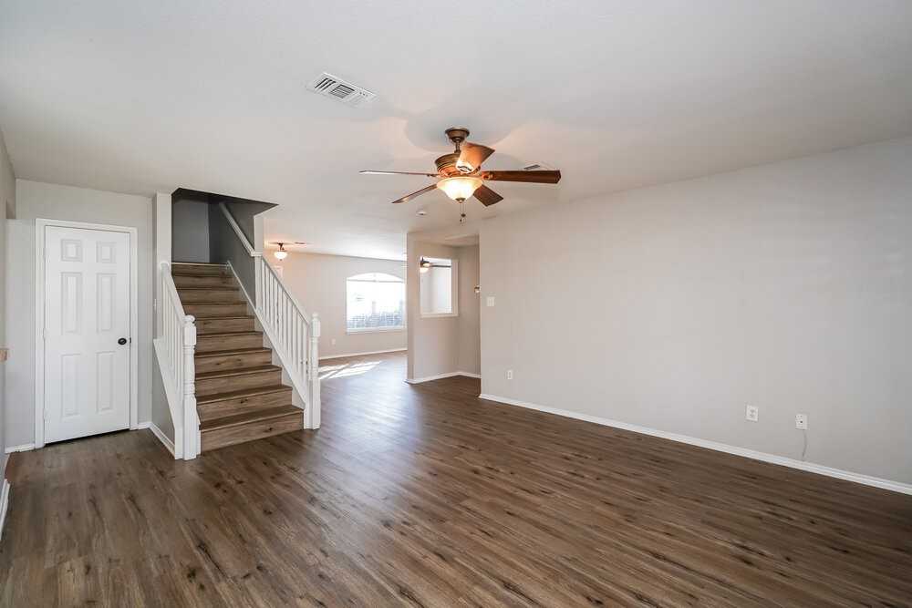 239 Centennial Pl - Photo 4 of 17