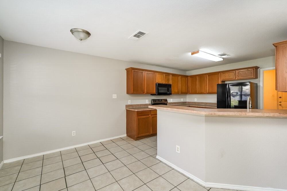 239 Centennial Pl - Photo 5 of 17