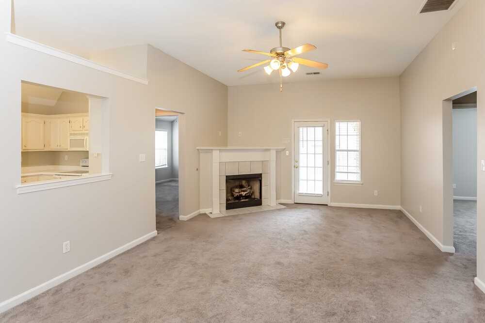 8363 Cross Point Dr - Photo 4 of 17