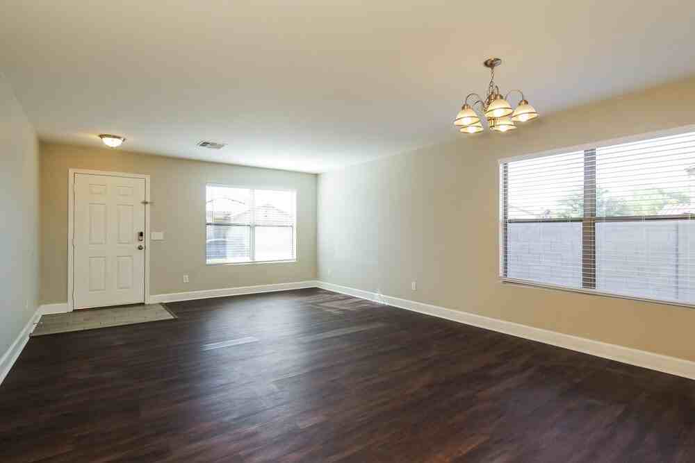 9642 W Kingman St - Photo 4 of 16