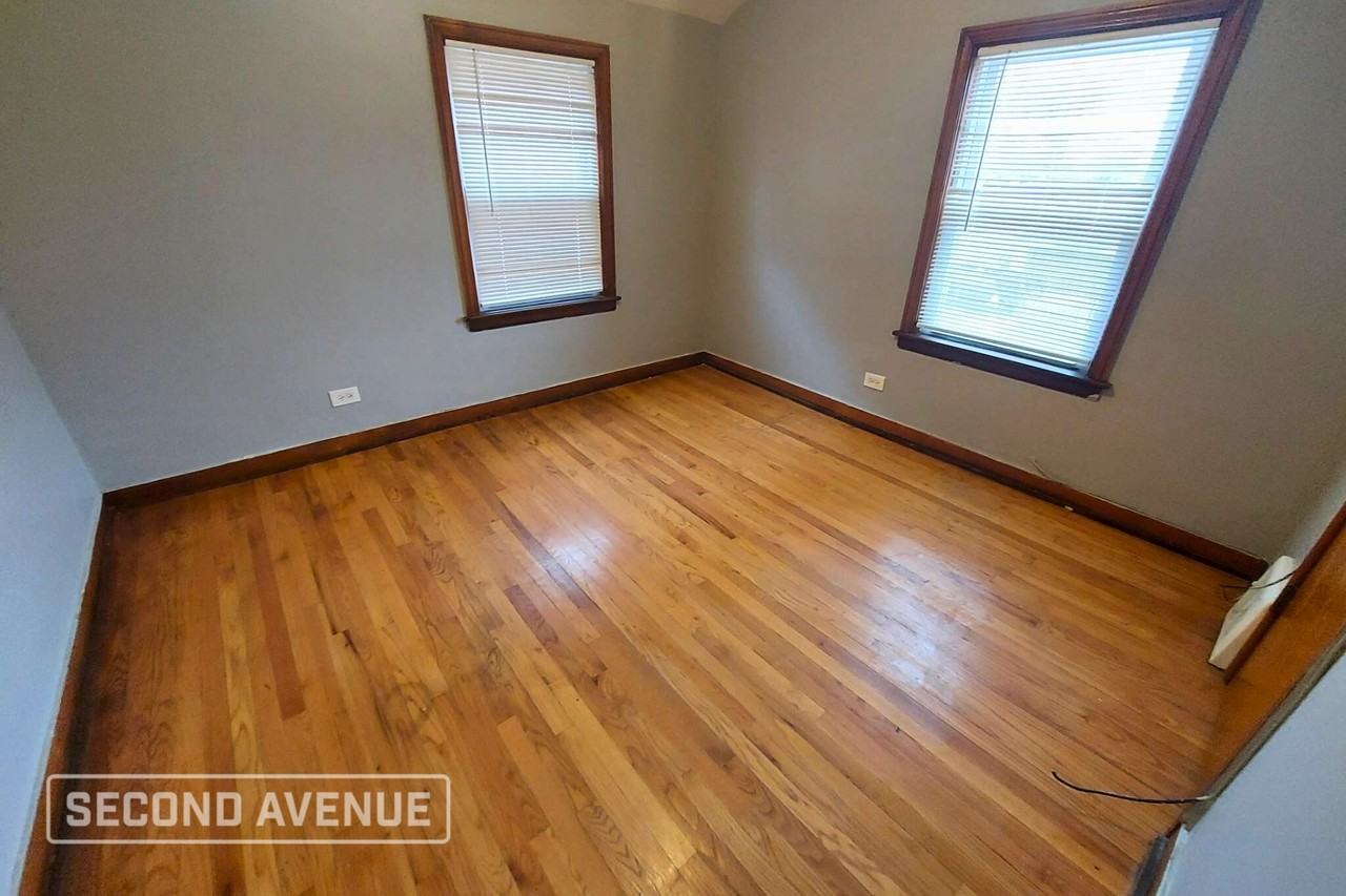 9709 S Indiana Ave - Photo 3 of 15