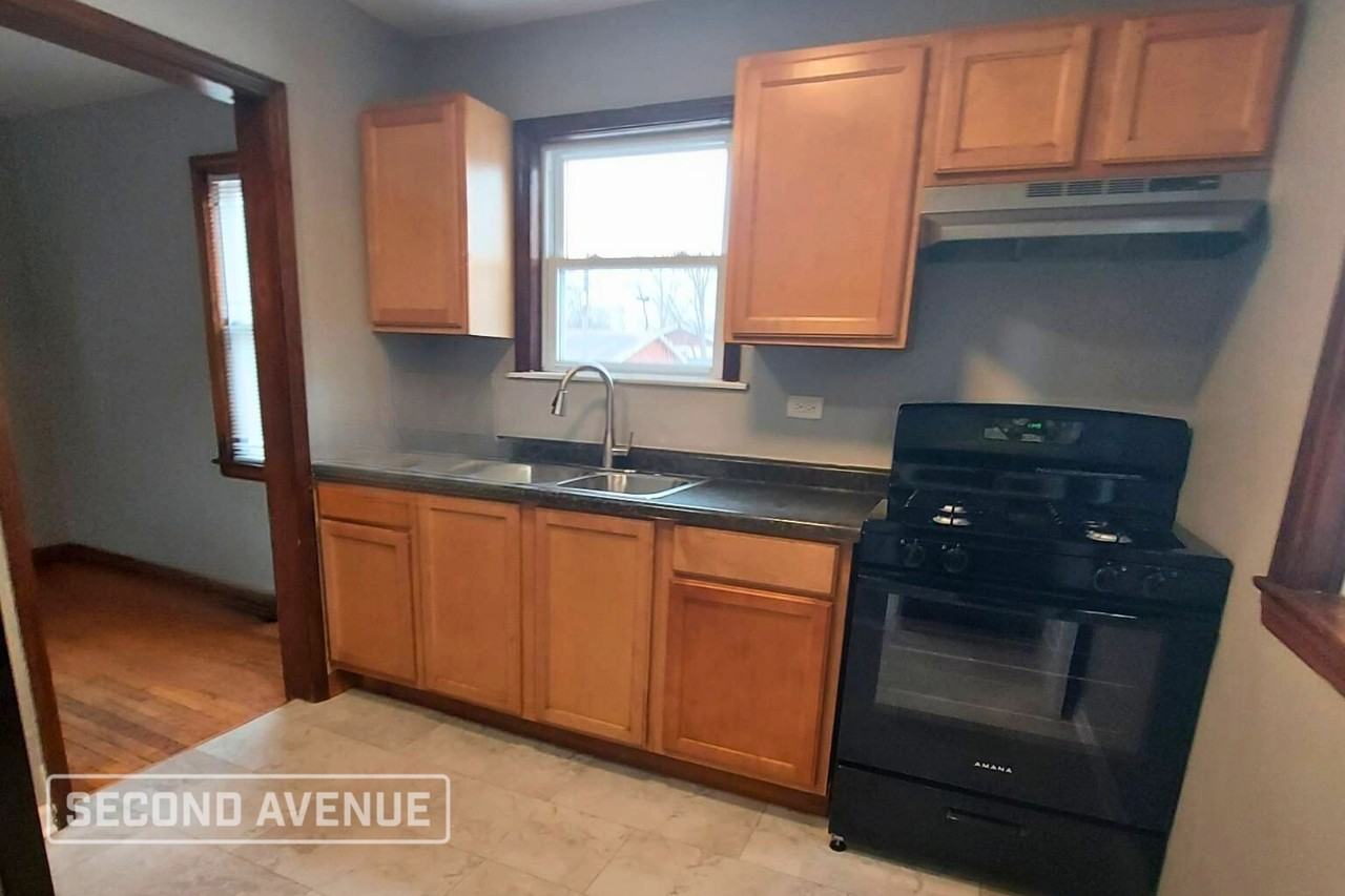 9709 S Indiana Ave - Photo 5 of 15