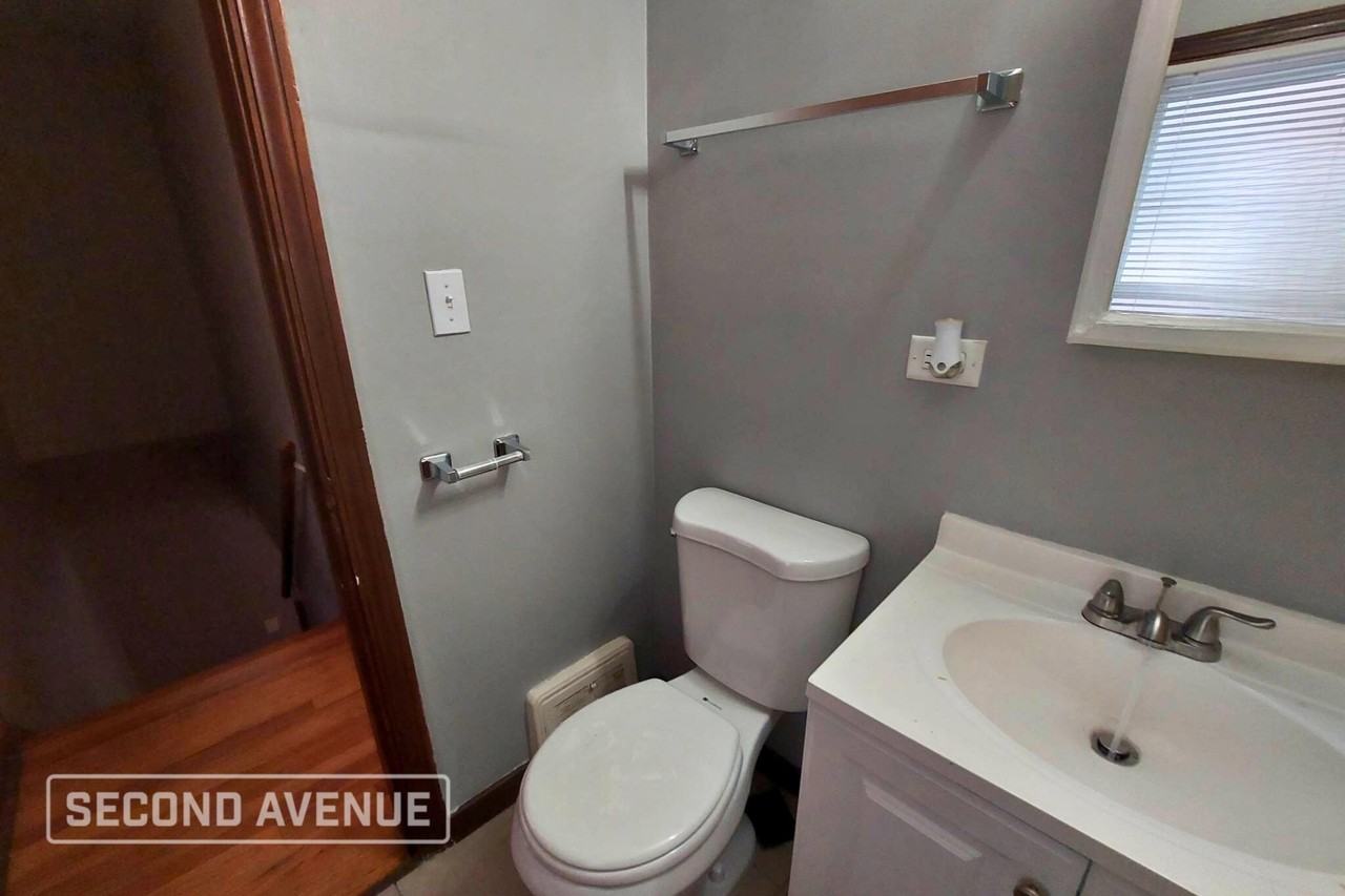 9709 S Indiana Ave - Photo 7 of 15