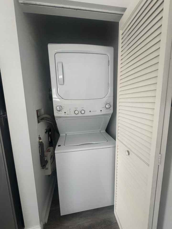 8401 Byron Ave - Photo 4 of 9