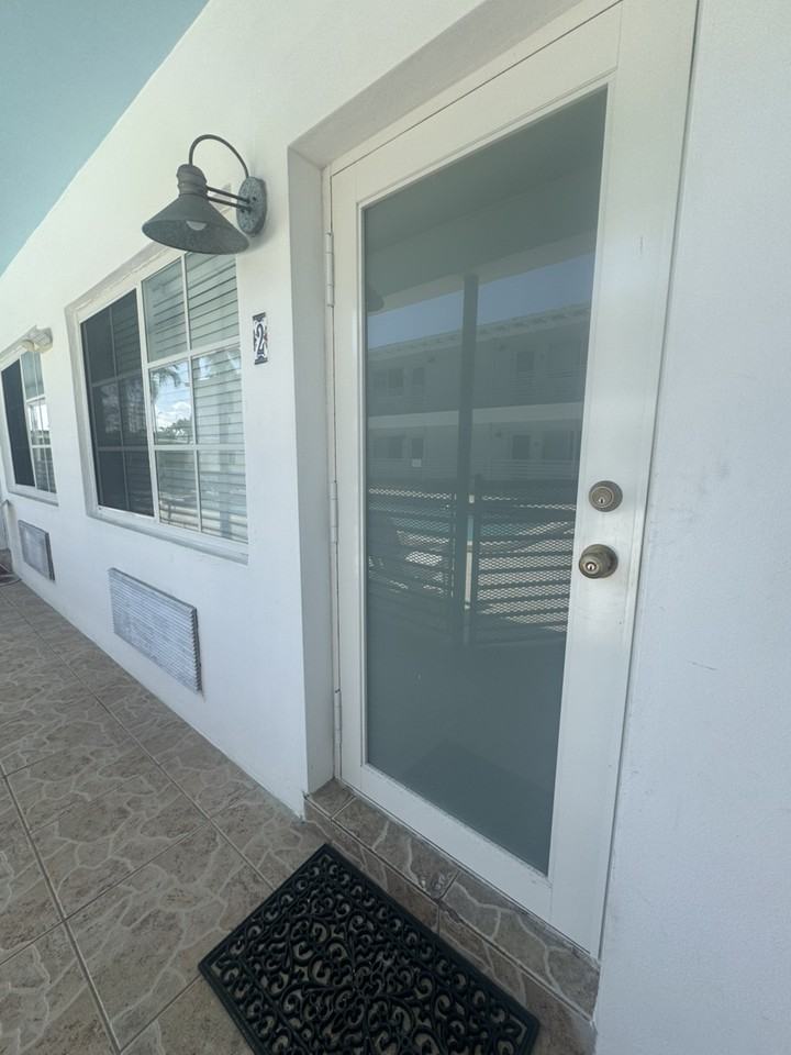 8401 Byron Ave - Photo 3 of 9