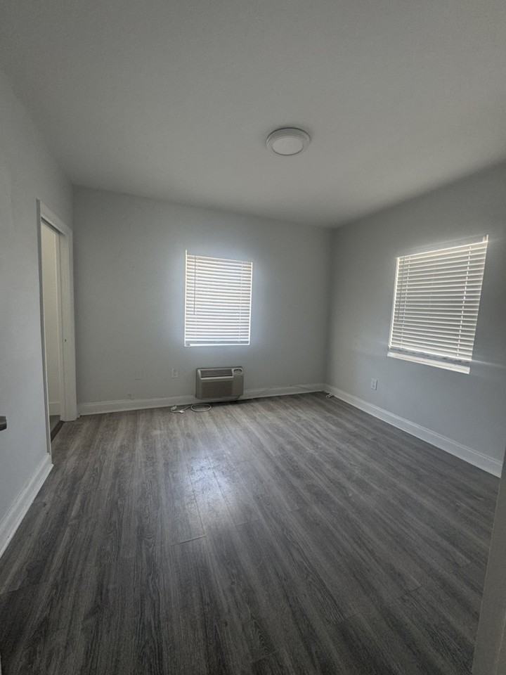 8401 Byron Ave - Photo 2 of 9