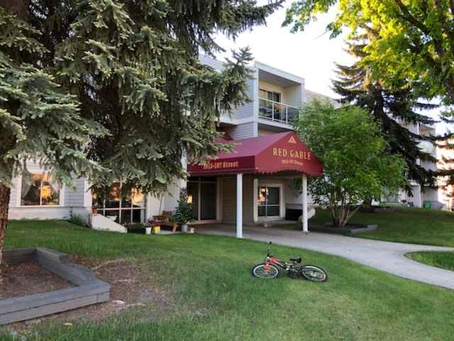 Red Gable - Photo 2 of 10