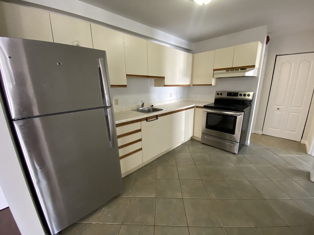 122 Princess St - Photo 4 of 11