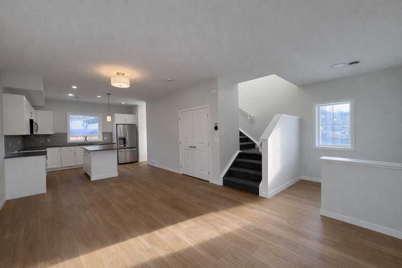 718 Hillside - West Hillhurst - Photo 3 of 16