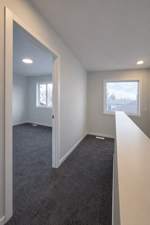 718 Hillside - West Hillhurst - Photo 7 of 16