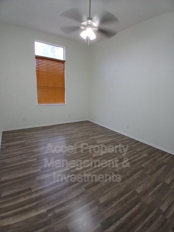 128 San Jacinto St - Photo 3 of 28