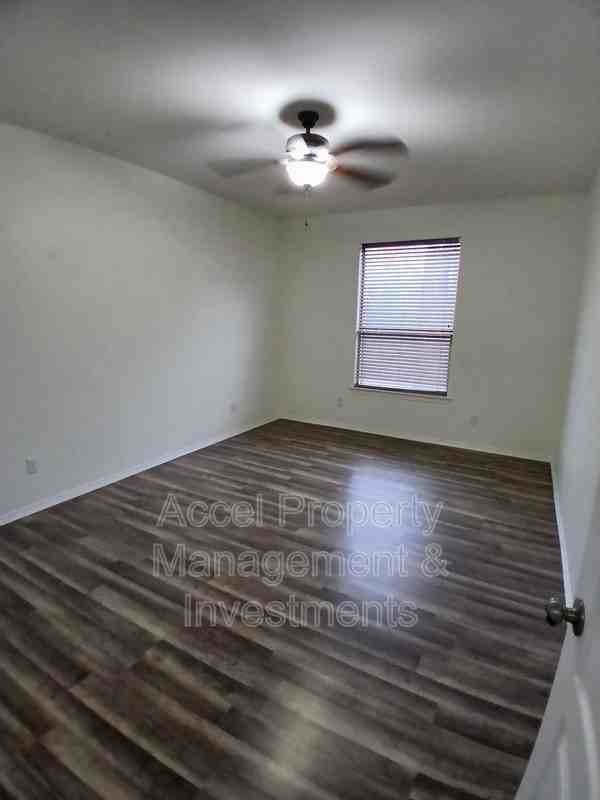 128 San Jacinto St - Photo 5 of 28