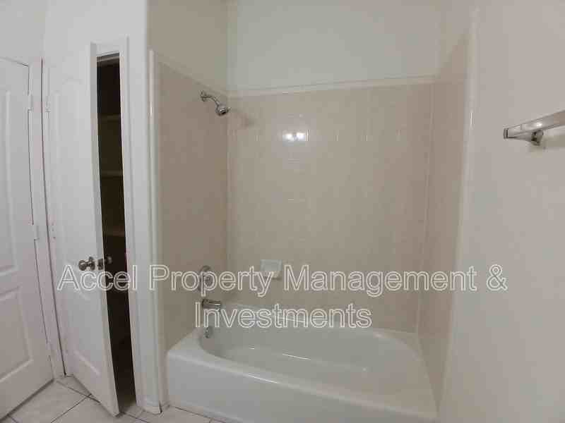 128 San Jacinto St - Photo 7 of 28