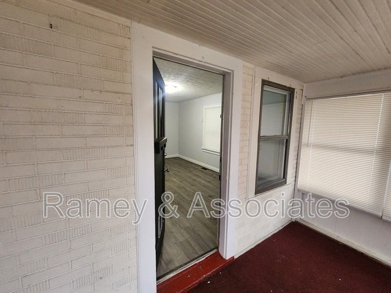 1490 Clara Ave - Photo 3 of 28