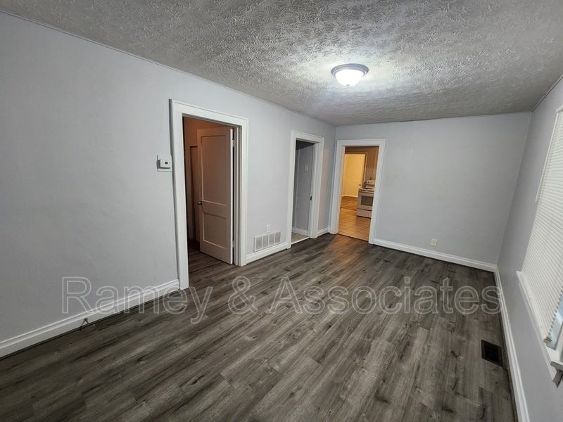 1490 Clara Ave - Photo 7 of 28