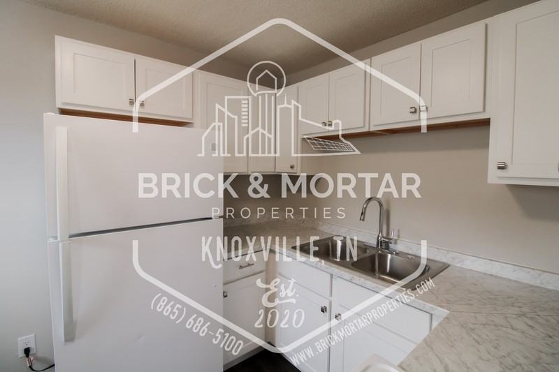 500 Farragut Ave #4 - Photo 7 of 15