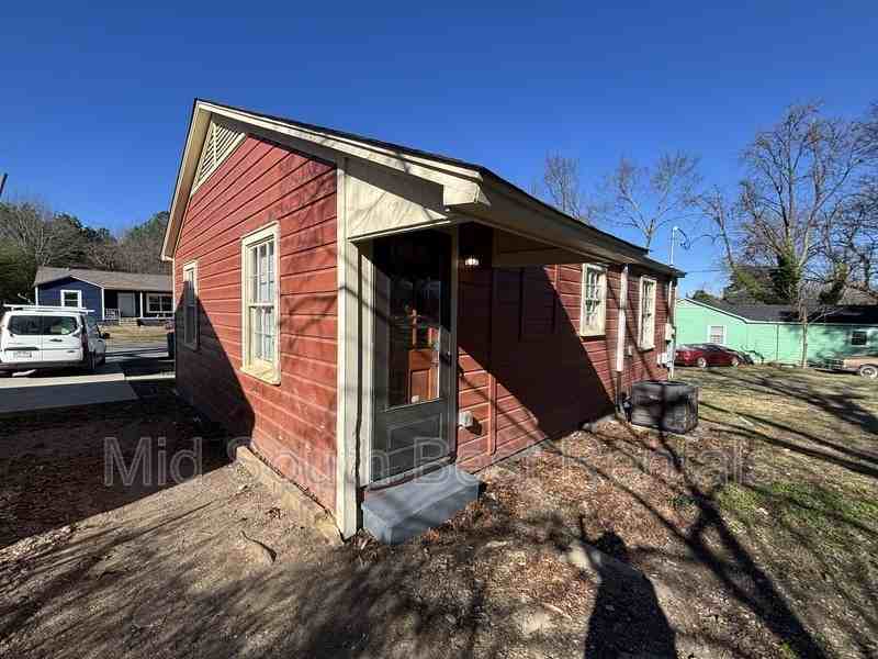 1425 Adams St - Photo 2 of 10