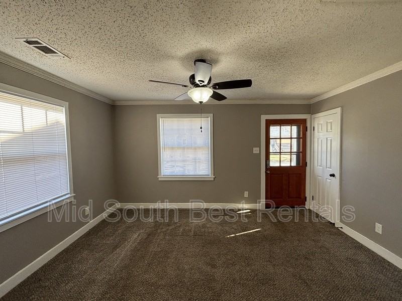 1425 Adams St - Photo 3 of 10