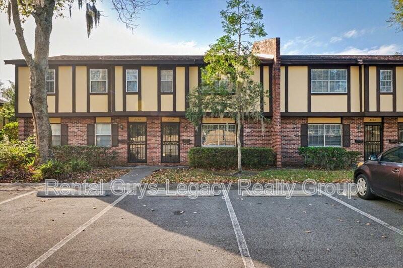 8204 Oxford Forest Dr - Photo 2 of 38